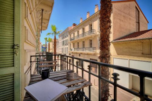 Superbe 2 chambres BALCON, COEUR DE CANNES- CENTRE VILLE A2B233