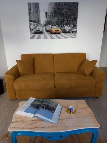 a living room with a couch and a coffee table at Appart plein centre, balcon - 4 personnes in Sedan
