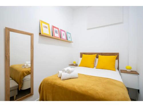 Apartamento amarillo en Atocha