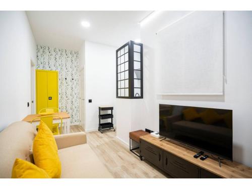 Apartamento amarillo en Atocha