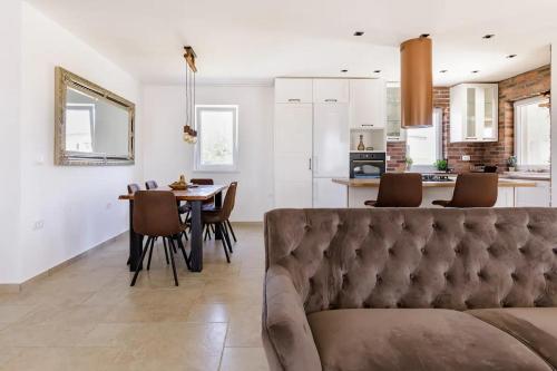 Χώρος καθιστικού στο Casa di Marko-NEW MODERN RUSTIC HOUSE with pool AND SPACIOUS GARDEN!