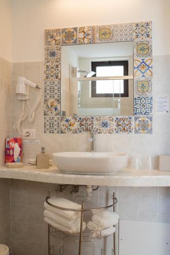 a bathroom with a sink and a mirror at Paradise Sicily Rooms in Calatabiano