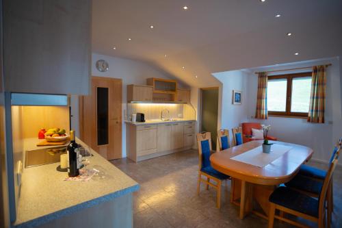 Una cocina o zona de cocina en Ferchenhof