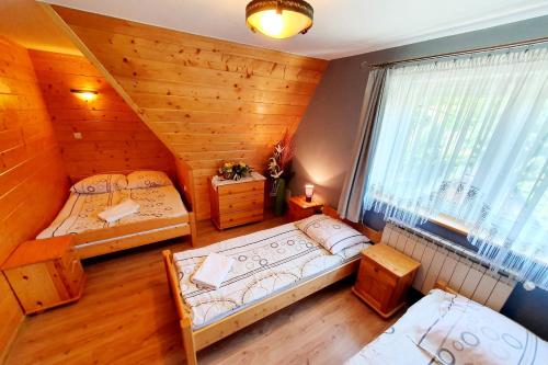 Posteľ alebo postele v izbe v ubytovaní Tatrzańska Rezydencja pod Brzyzkiem