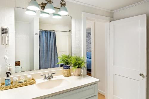a bathroom with a sink and a mirror at Seascape Motel & Cottages in Belfast