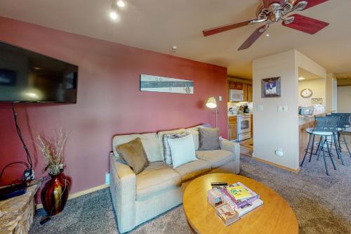 Marine Place Condo Unit 422 – Photos 2