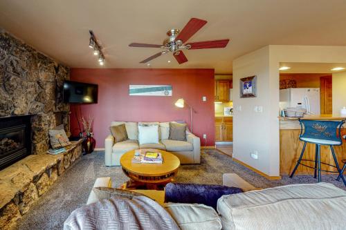 Marine Place Condo Unit 422 – Photos 4