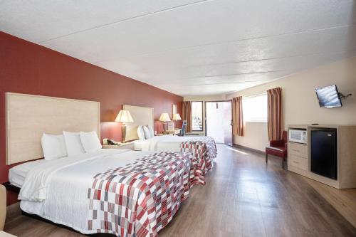 Afbeelding uit fotogalerij van Red Roof Inn & Suites Pigeon Forge Parkway in Pigeon Forge