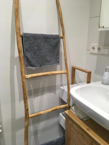a towel rack in a bathroom with a sink at FerienDomizil Steinhude in Steinhude