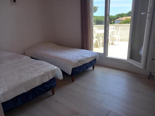 Lova arba lovos apgyvendinimo įstaigoje Les Cyclades, T3 climatisé, terrasse, 500m plage