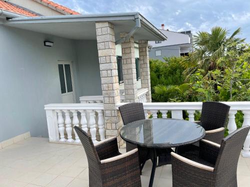 Enna Apartments Studio 2 perfect location