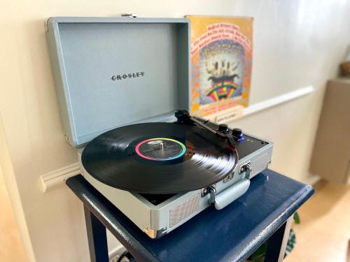 a record player sitting on a table with a vinyl record at Seascape Motel & Cottages in Belfast