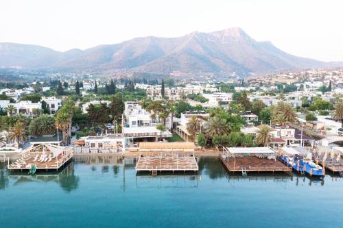 a view of a body of water with houses and mountains at Babana Hotel in Golturkbuku