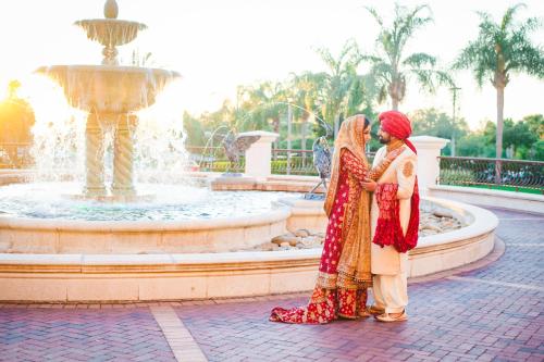 two women standing in front of a fountain at Rosen Shingle Creek Universal Blvd in Orlando