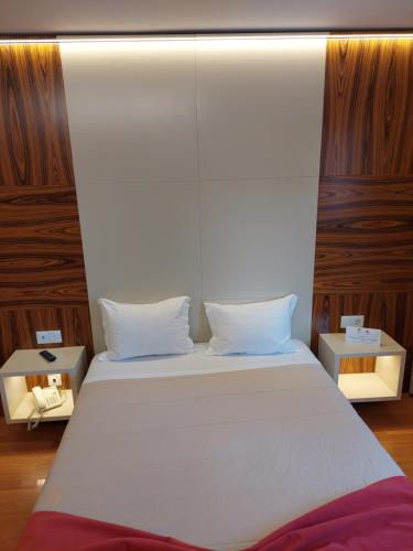 Ένα ή περισσότερα κρεβάτια σε δωμάτιο στο Hotel Amadora Palace
