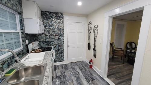 Gallery image of Lovely rental unit with free parking on premises in Clearwater