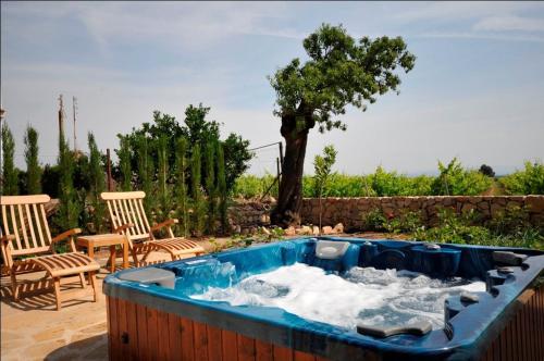 a hot tub in the middle of a patio at Els Canterers in Miravet