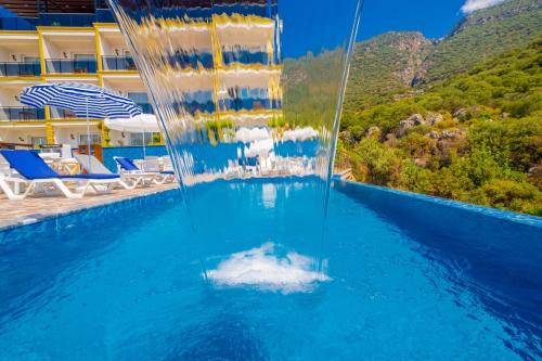 a fountain in the pool at a resort at Kaş Sun Glare Hotel in Kas