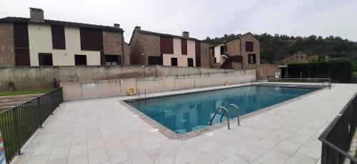 Bazén v ubytování Casa El Parral 2 dormitorios a 30 min de Astun y Candanchu nebo v jeho okolí