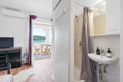 a bathroom with a sink and a shower and a toilet at Irene Bed & Breakfast Tisno in Tisno