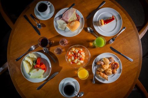 Opțiuni de mic dejun disponibile oaspeților de la Hotel Laghetto Fratello