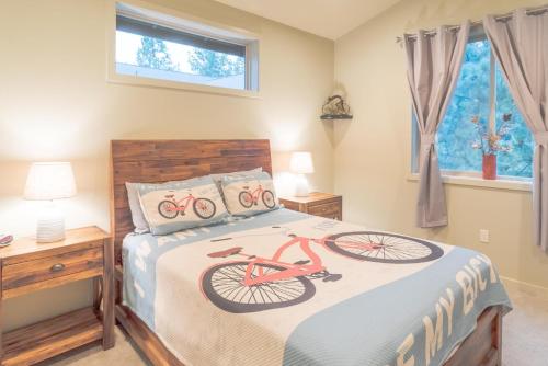Ein Bett oder Betten in einem Zimmer der Unterkunft Pine Post Lodge