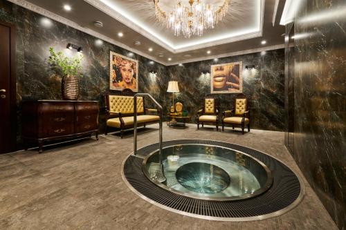 a bathroom with a hot tub in the middle of a room at Sofijos Rezidencija in Birštonas