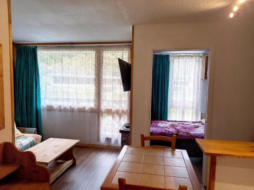 Appartement rénové 2 pièces, centre station, piscine, animaux admis
