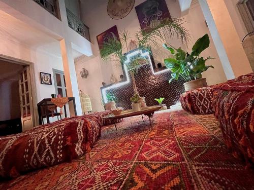 Coin salon dans l'établissement Riad Dar Chadia