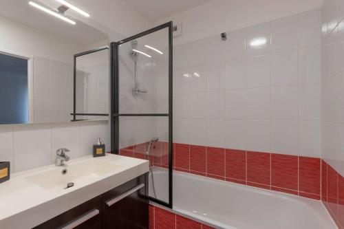 a bathroom with a tub and a sink and a shower at CABANA & Mâcon Rive Gauche in Mâcon