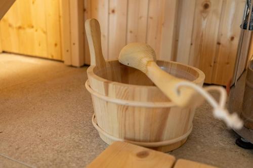 two wooden spoons in a bucket in a room at Aszúvilág Rezidencia with Sauna & Jacuzzi in Legyesbénye
