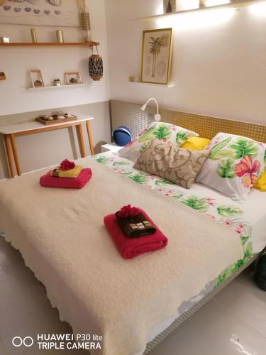 a bedroom with a bed with two towels on it at Boheme 4 personnes ( 2 chambres ) in Saint-François