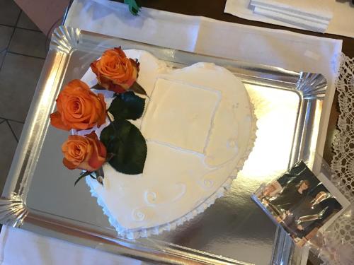 a cake with orange roses on top of a table at Gutshaus Darsikow in Darsikow