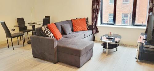 A seating area at City Centre 1 Bed Apartment