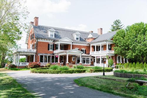 Taman di luar Mercersburg Inn