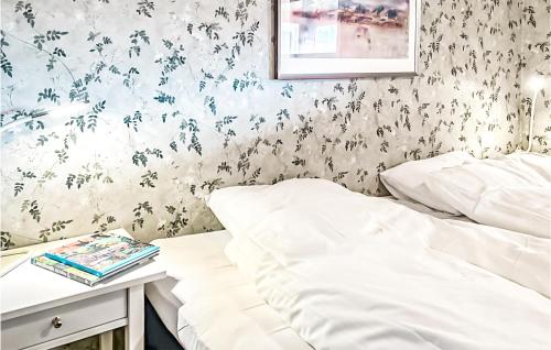 1 Bedroom Amazing Home In Markarydにあるベッド