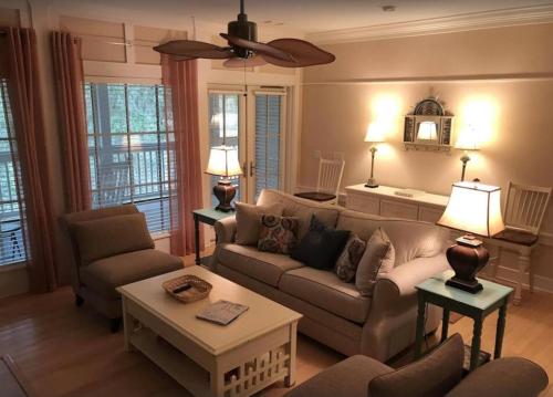 Spacious 2 Bed/2 Bath Condo by the Ocean – Photos 2