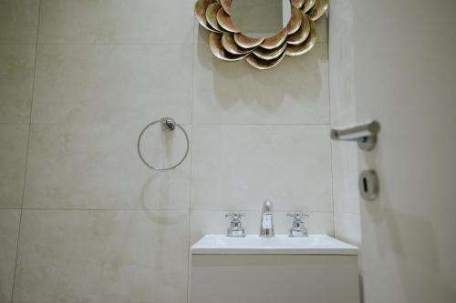 Bathroom sa Aunaisin- Toluken Apartamentos