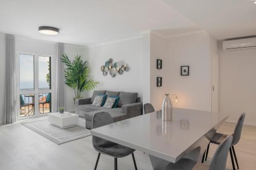 Posezení v ubytování Intelsol Calheta Apartments by An Island Apart