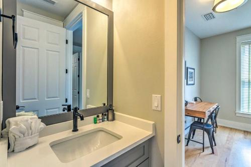 Foto sihtkohas Santa Rosa Beach asuva majutusasutuse Sunny FL Home Miss Millies Landing with Deck! galeriist