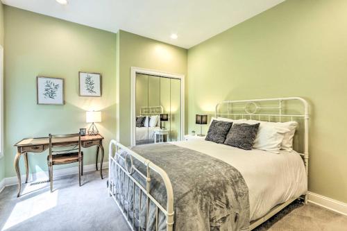 Легло или легла в стая в Elegant Middlefield Getaway with Game Room!