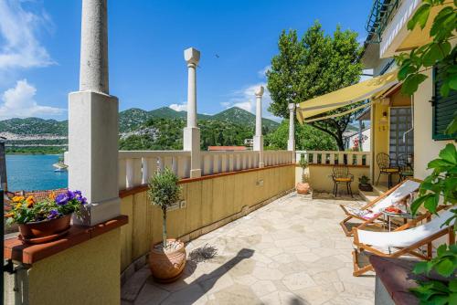 Apartment Jadranka with Sea View in Rogotin