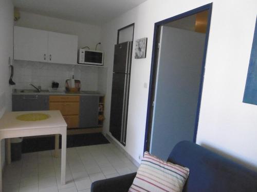 Photo de la galerie de l'établissement Appartement Climatisé avec Parking, Proche Plage et Commodités - Sète - FR-1-472-170, à Sète