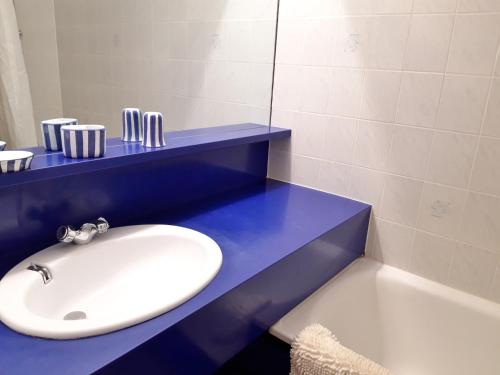 Studio lumineux au centre station avec balcon et Wifi gratuit