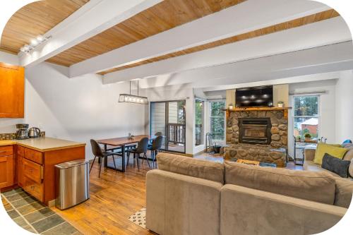 Χώρος καθιστικού στο Val D'Isere at the Village by 101 Great Escapes
