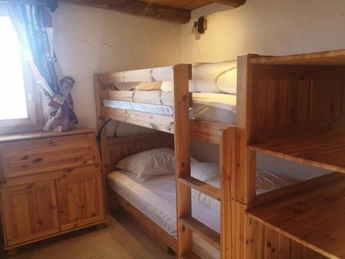 a bedroom with two bunk beds in a room at Appartement La Rosière, 3 pièces, 4 personnes - FR-1-275-131 in La Rosière
