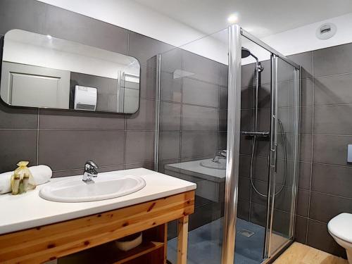 Koupelna v ubytování Appartement 8 pers. rénové proche pistes avec balcon, hammam, sauna - FR-1-344-752