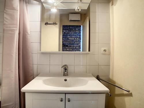 Studio lumineux ski aux pieds avec balcon sud - FR-1-344-784
