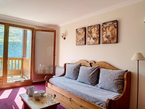 a bedroom with a bed and a window at Appartement Les Menuires, 3 pièces, 6 personnes - FR-1-344-755 in Levassaix