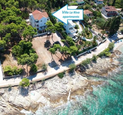 an aerial view of a villa in a resort near the water at Apartments Villa La Riva - Seafront accommodation in Sutivan